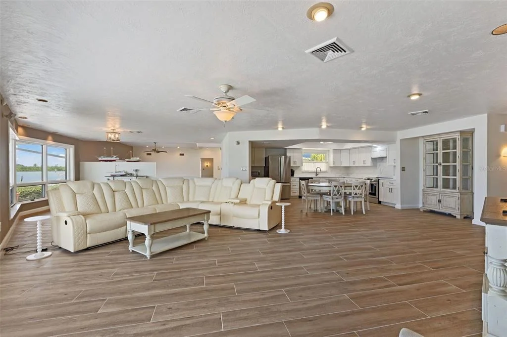 Photo of 290 BAYSIDE DRIVE