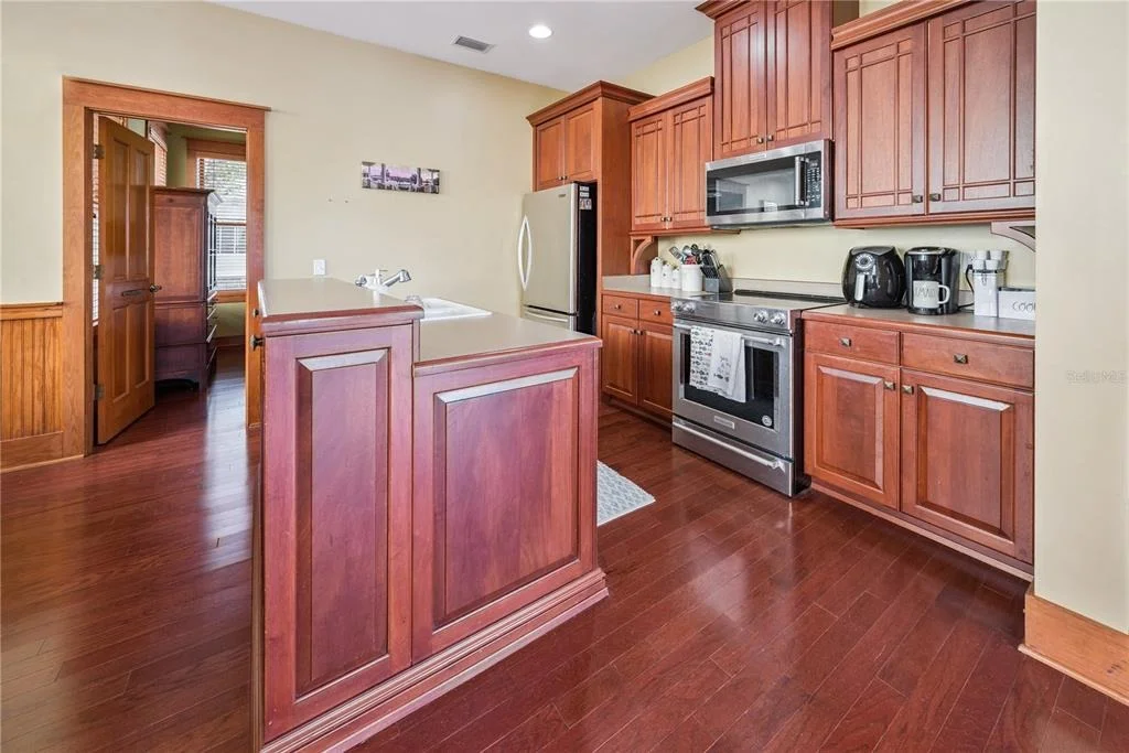 Photo of 1410 SE MAGNOLIA DRIVE