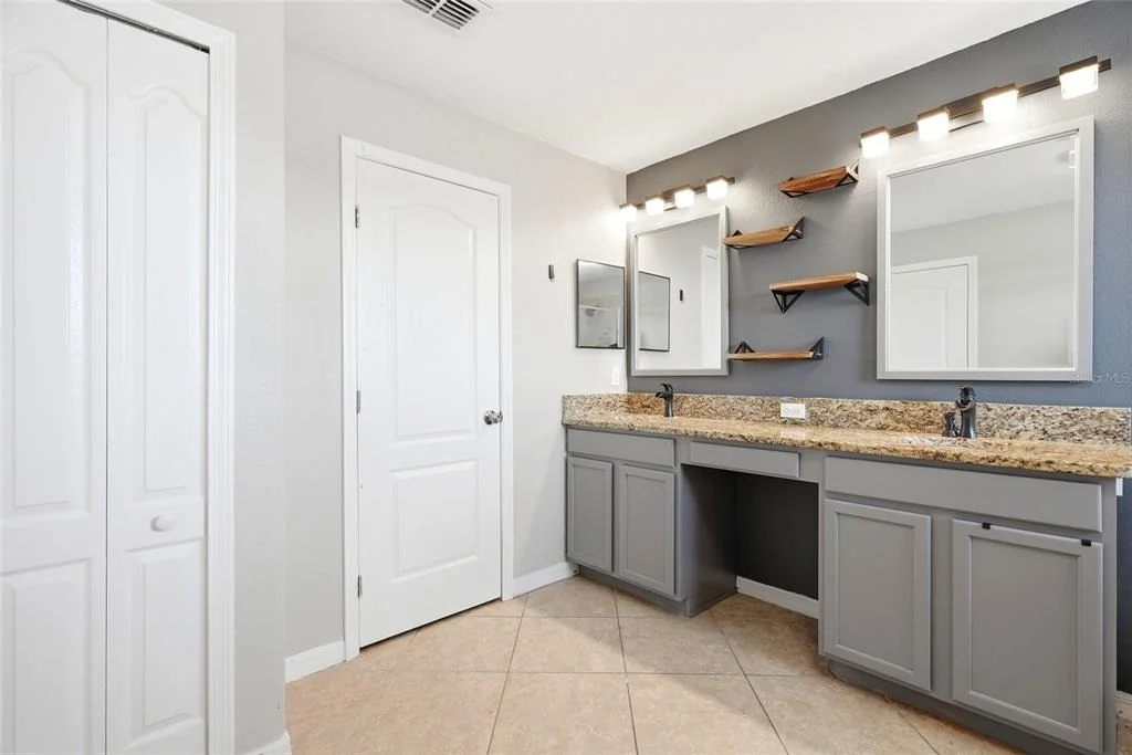 Photo of 909 MEADOW GLADE DRIVE