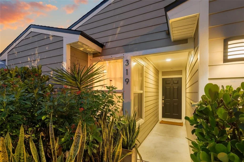 Photo of 319 BEARDED OAKS CIRCLE