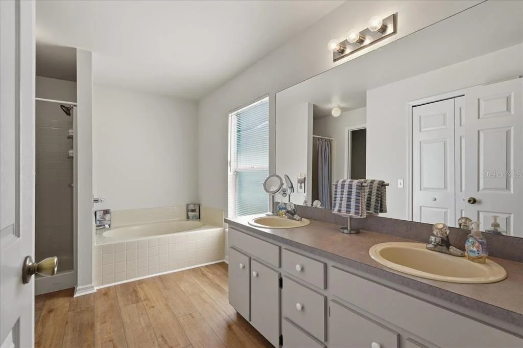 Photo of 372 LAKE DAISY CIR