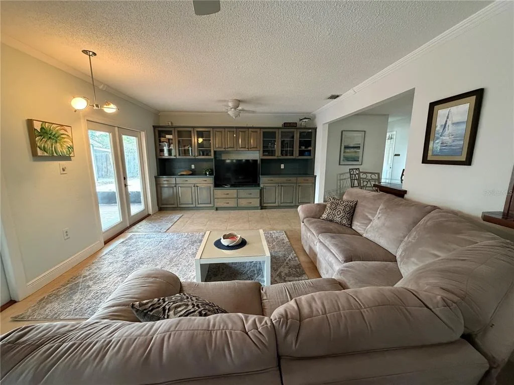 Photo of 1500 CREST DRIVE