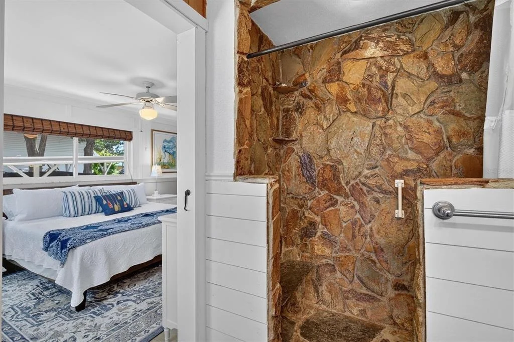 Photo of 6086 ISLAND DRIVE