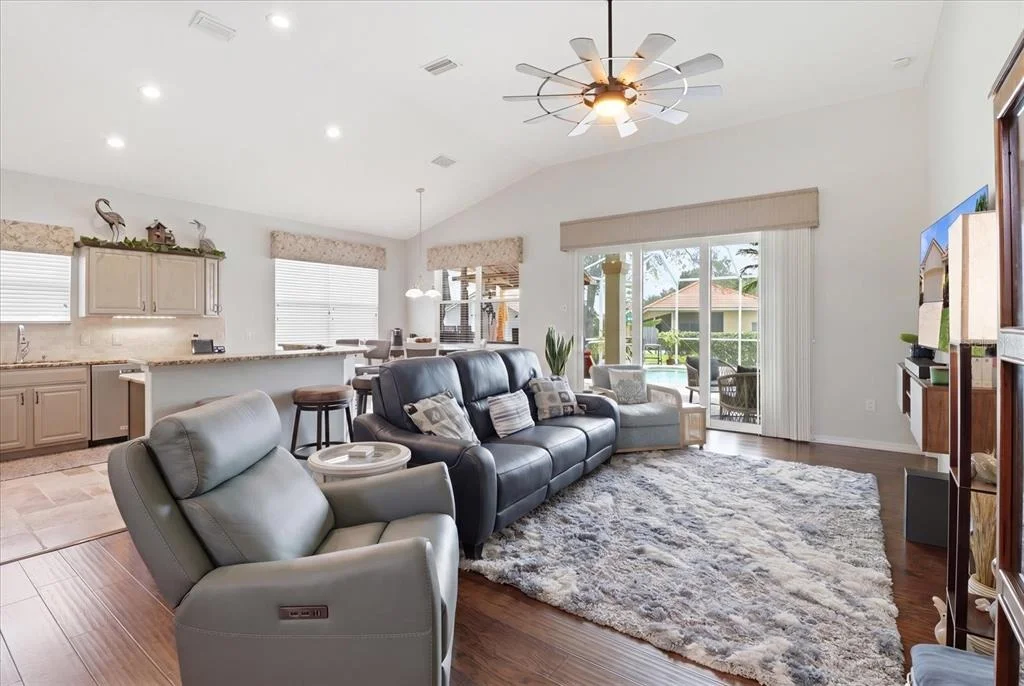 Photo of 1096 W DIAMOND SHORE LOOP