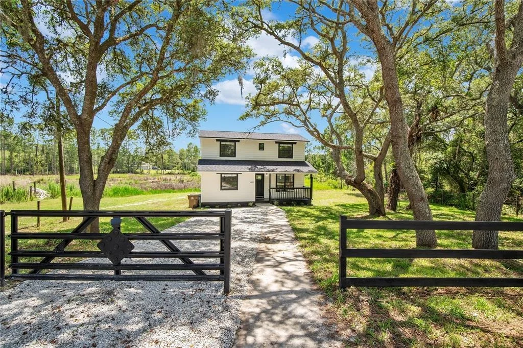 Photo of 42111 CHINABERRY COURT