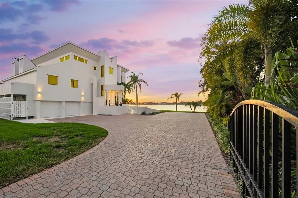 Photo of 1400 SIESTA DRIVE