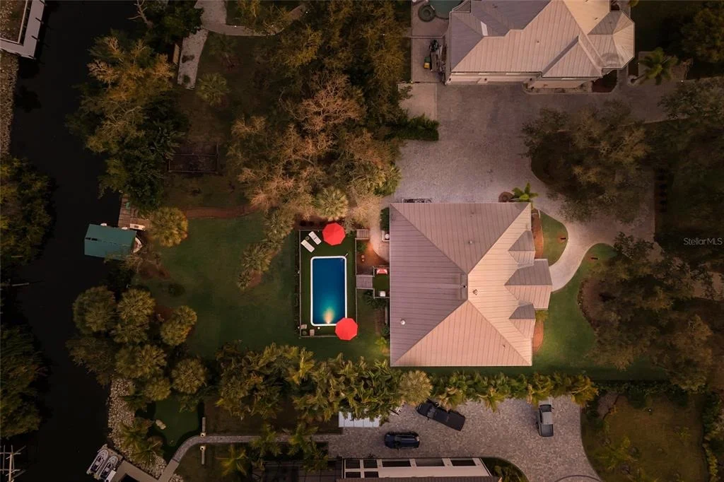Photo of 10110 CREEKSIDE DRIVE