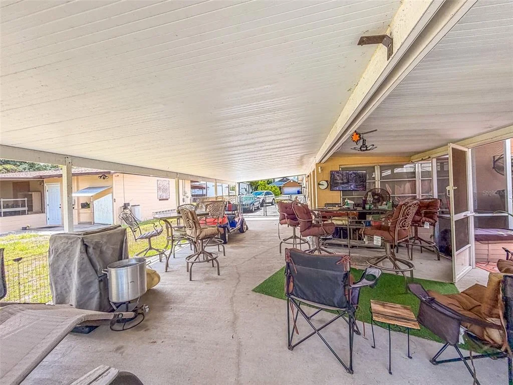 Photo of 305 CLOVERLEAF ROAD