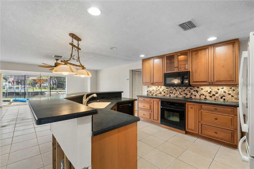 Photo of 2194 BAYOU ROAD