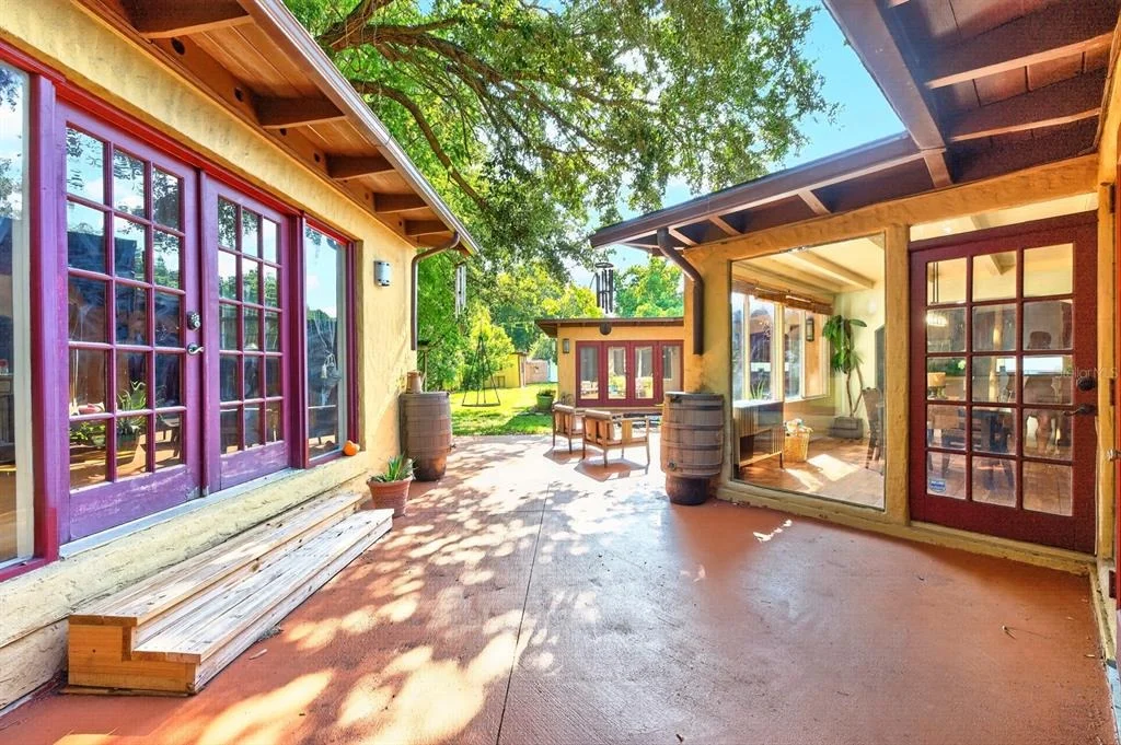 Photo of 1835 OAK LANE