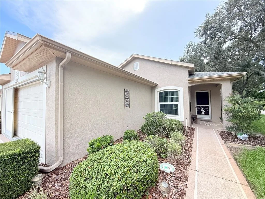 Photo of 265 CENTER OAK CIRCLE