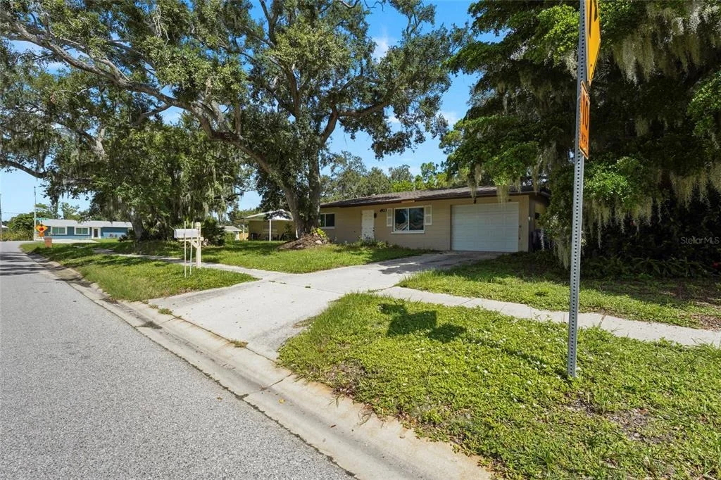 Photo of 4923 BROOKMEADE DRIVE