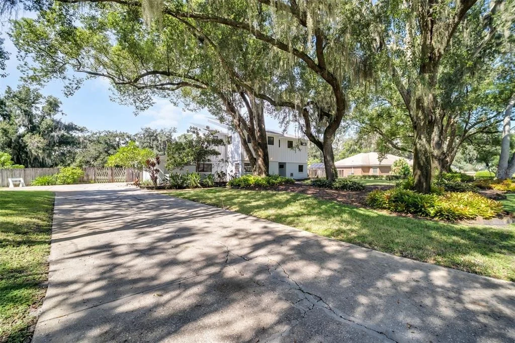 Photo of 810 WARREN ROAD