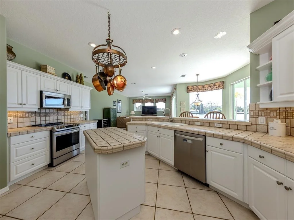 Photo of 853 HILLCREST DRIVE