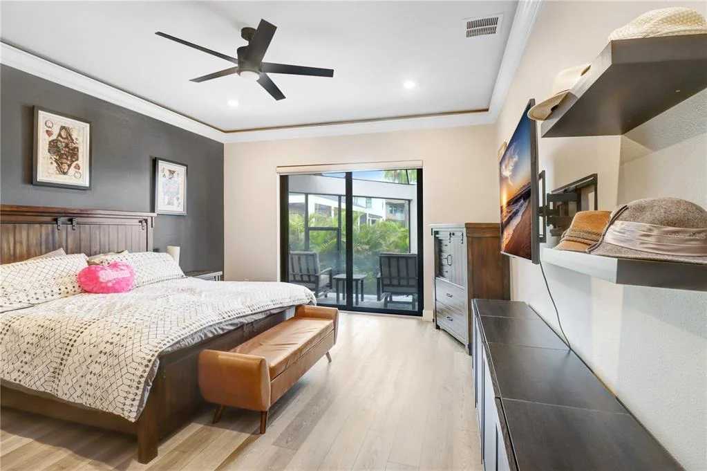 Photo of 6104 LAGOMAR LANE