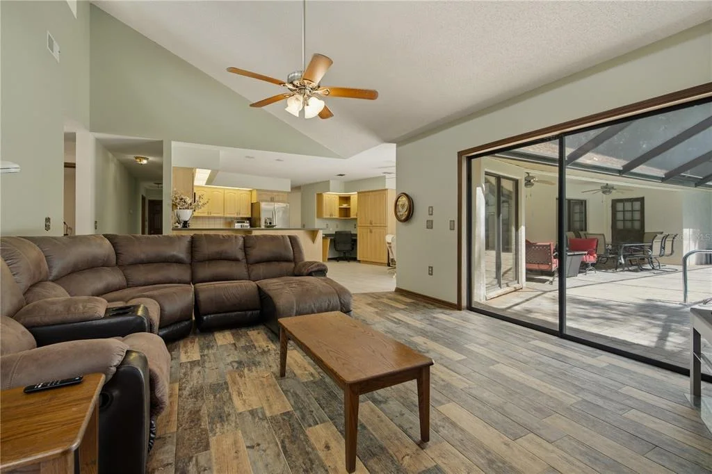 Photo of 390 W BRITAIN STREET