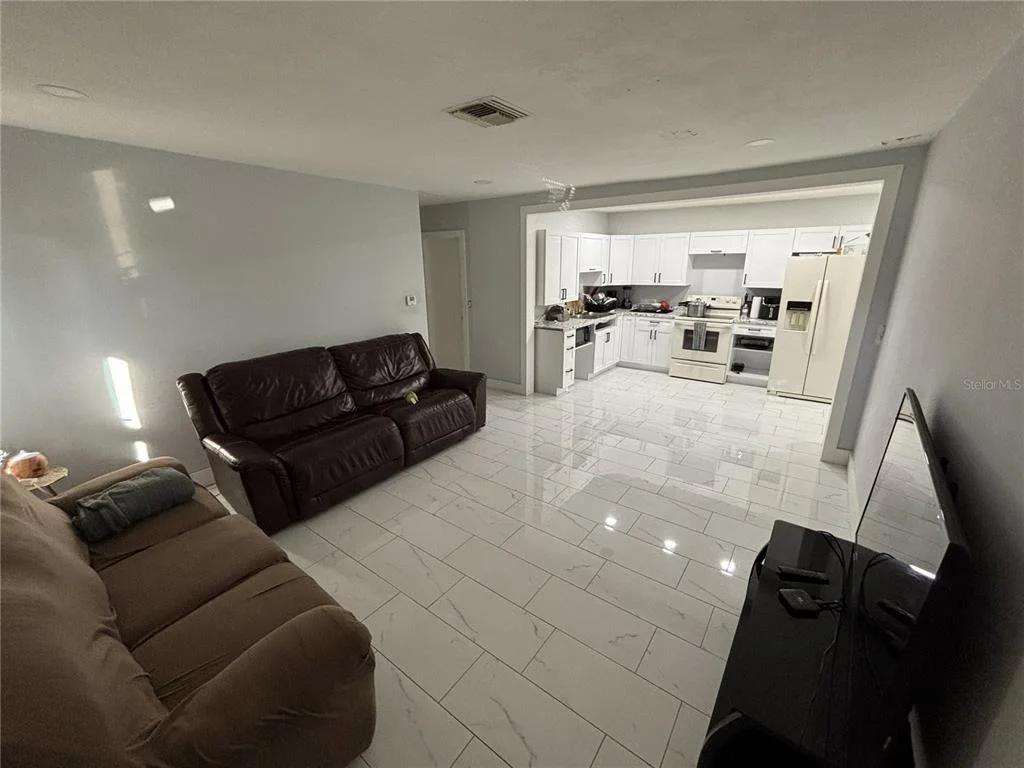Photo of 1347 BUCKINGHAM DRIVE