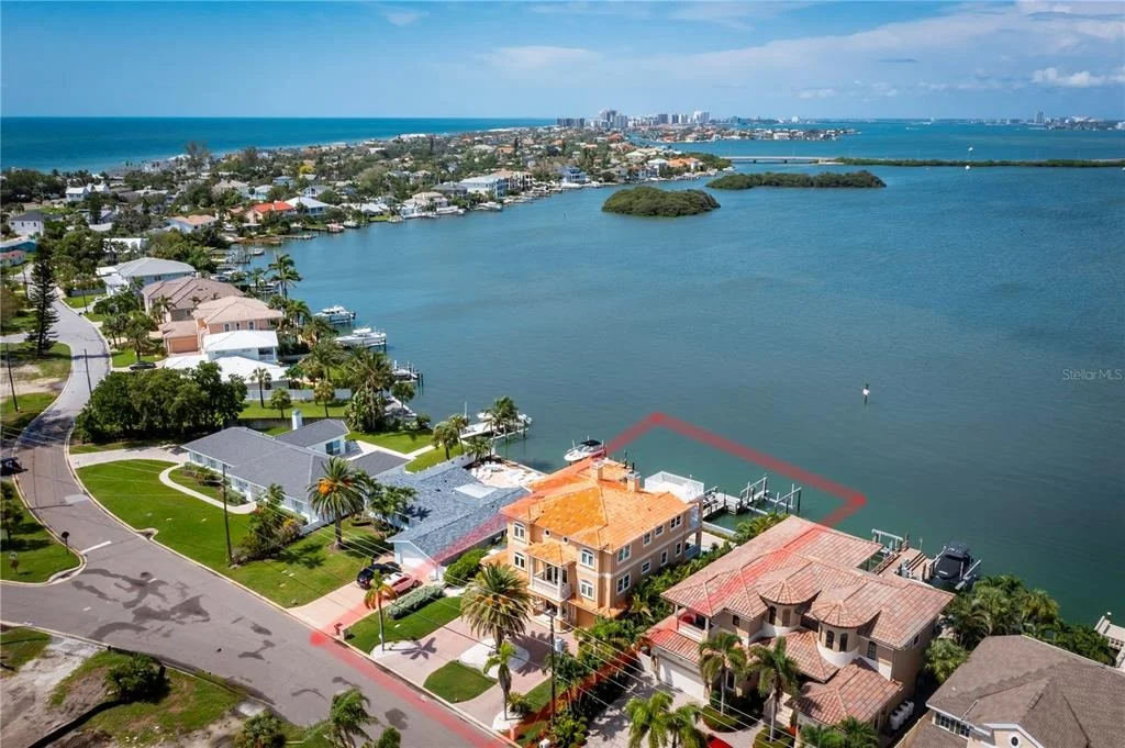 Photo of 306 HARBOR DRIVE