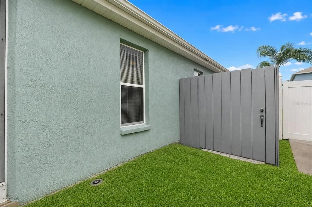 Photo of 8620 PERSEA COURT
