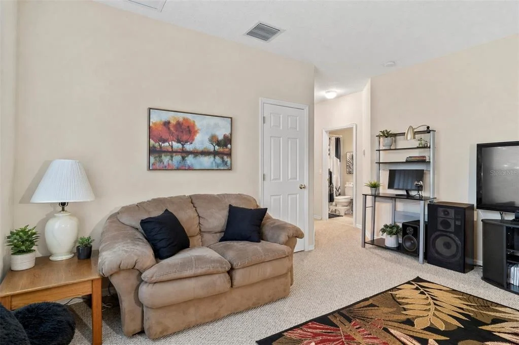 Photo of 925 BAINBRIDGE LOOP