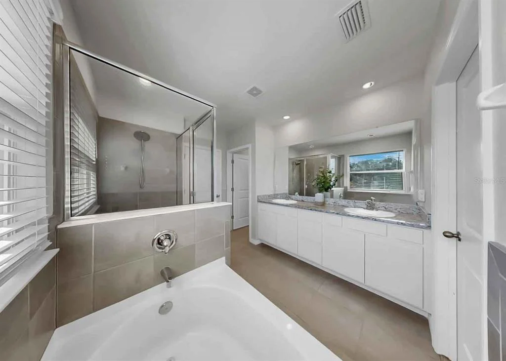 Photo of 16454 WOODSIDE GLEN