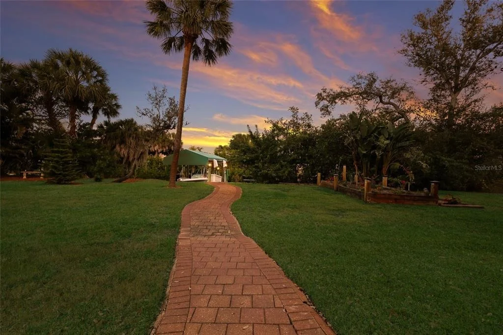 Photo of 10110 CREEKSIDE DRIVE