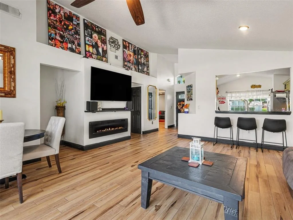 Photo of 550 BUCKINGHAM CIRCLE