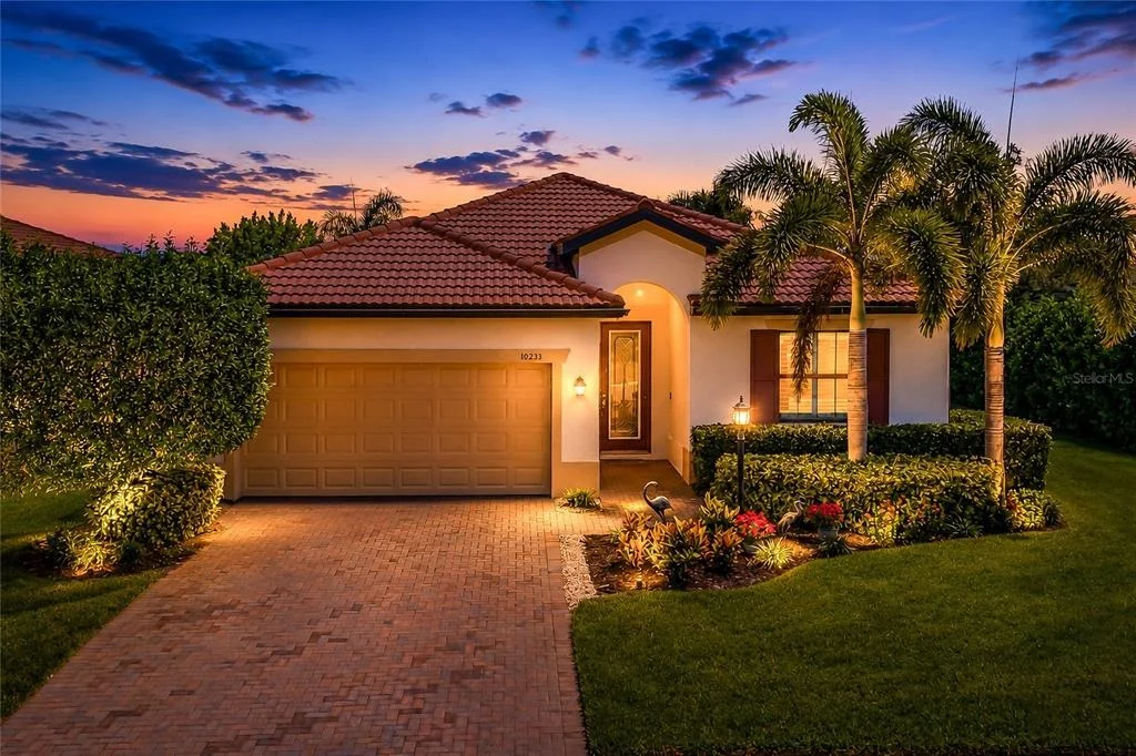 Photo of 10233 LOCH LOMOND DRIVE