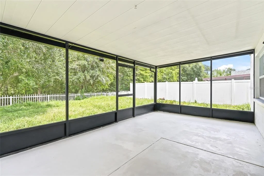Photo of 15924 WINDING DR
