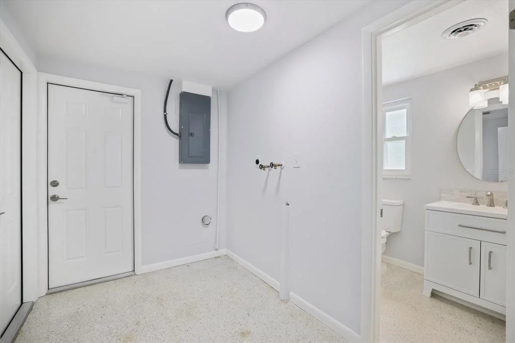 Photo of 3485 ROSLYN ROAD