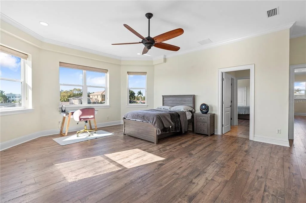 Photo of 3952 VERSAILLES DRIVE