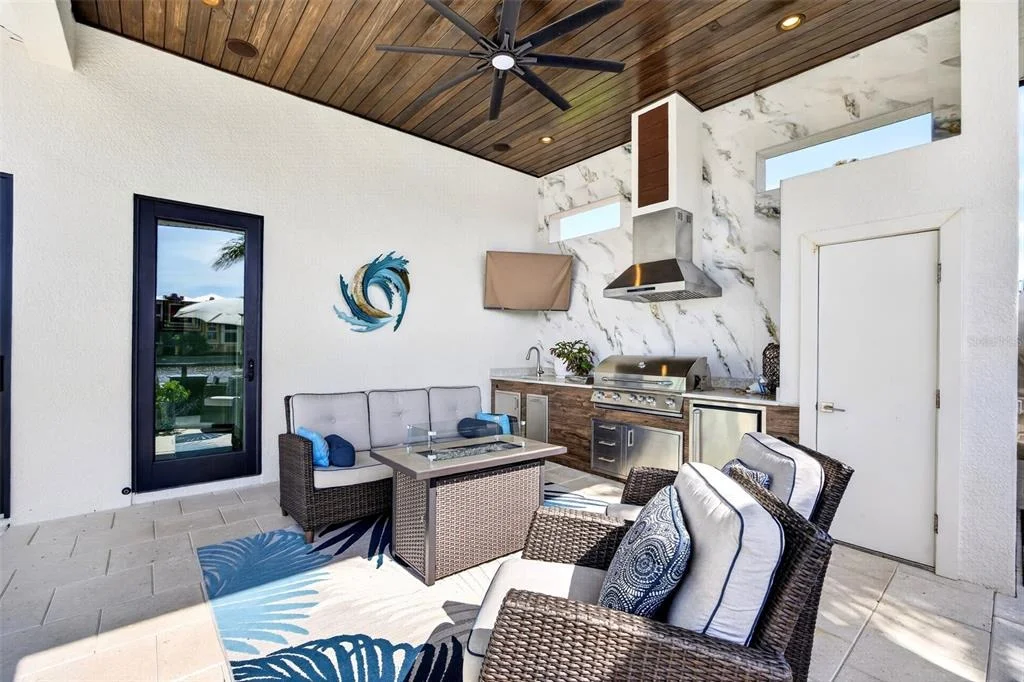 Photo of 125 COLONY POINT DRIVE