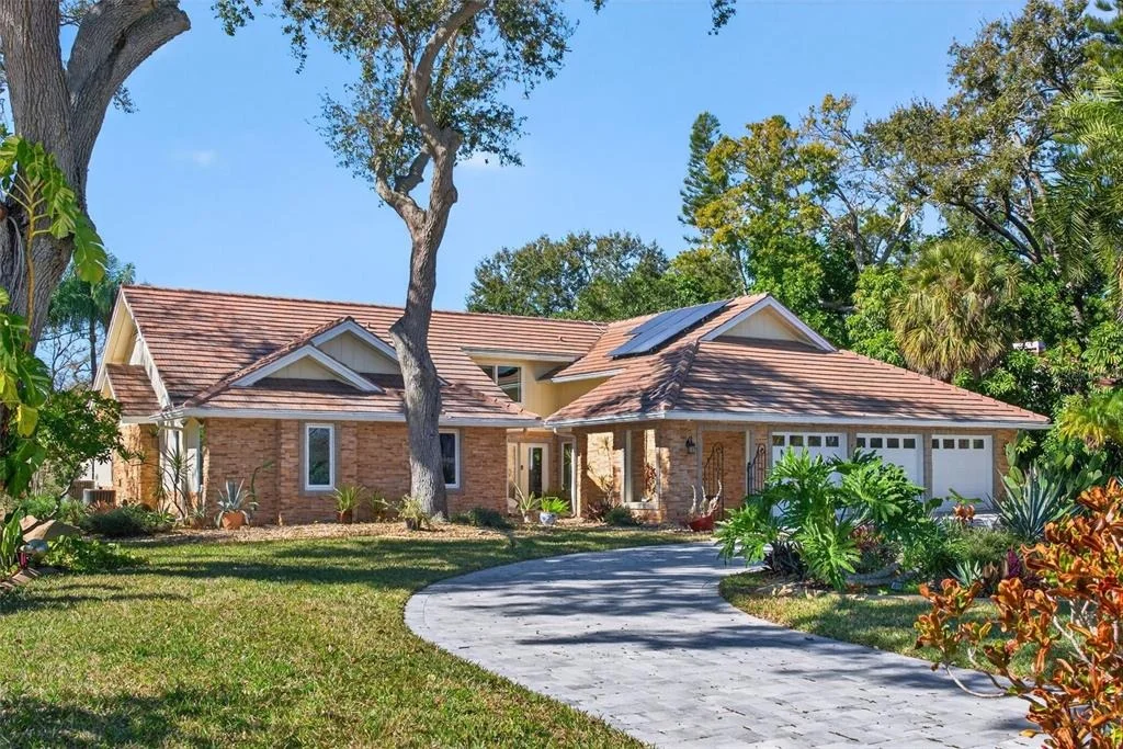 Photo of 2392 LANDINGS CIRCLE