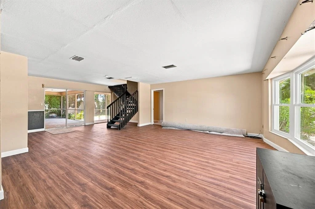 Photo of 352 LAKE ROAD