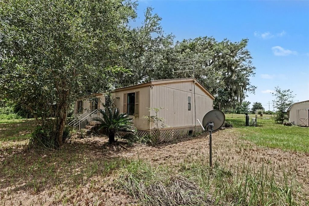 Photo of 10239 LYONS AVENUE