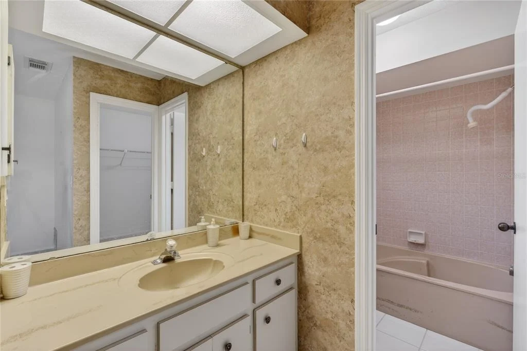 Photo of 5852 LINCOLN ROAD