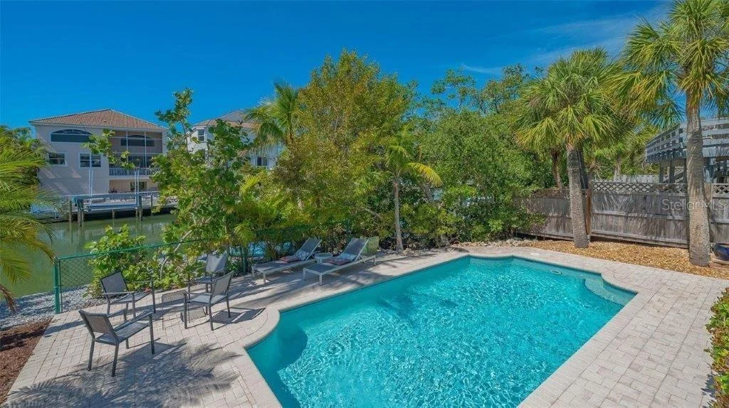 Photo of 4922 COMMONWEALTH DRIVE