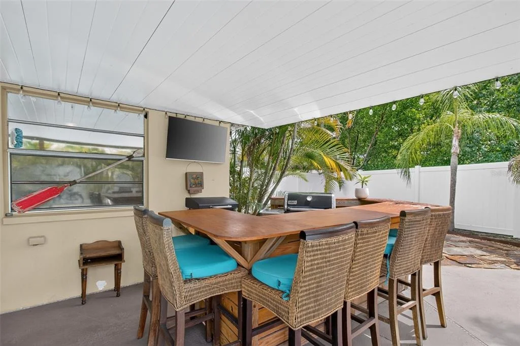 Photo of 2221 COLONIAL DRIVE