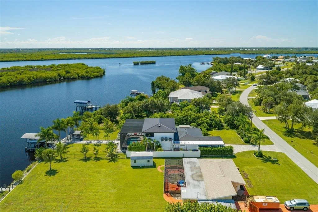Photo of 2424 HARBOUR DRIVE