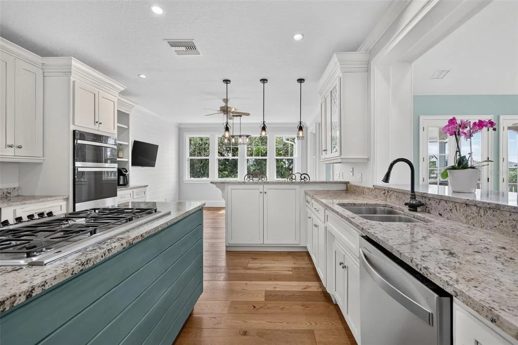 Photo of 580 W 10TH AVENUE