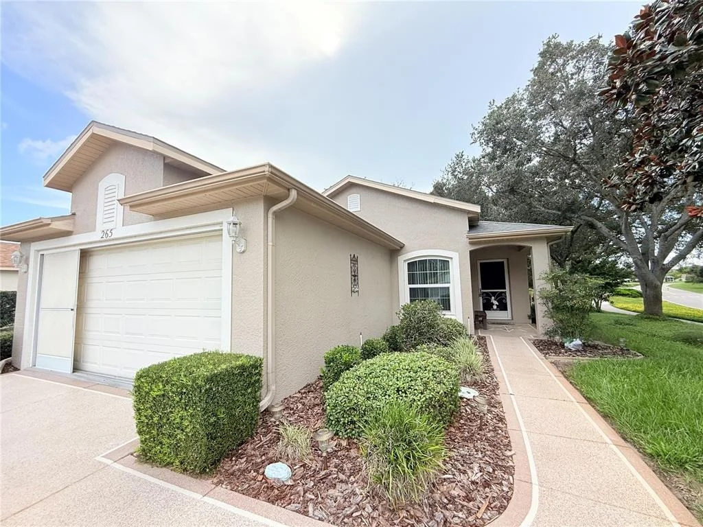 Photo of 265 CENTER OAK CIRCLE