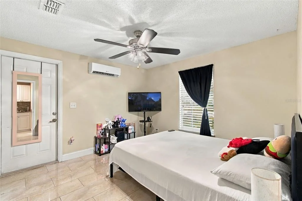 Photo of 1325 OAKCREST DRIVE