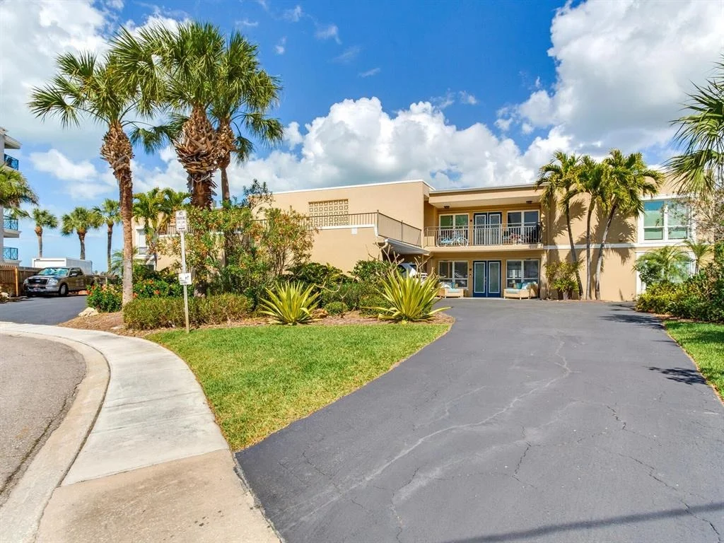 Photo of Unit B at 210 DOLPHIN POINT