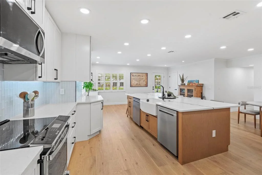 Photo of 480 W DAVIS BOULEVARD