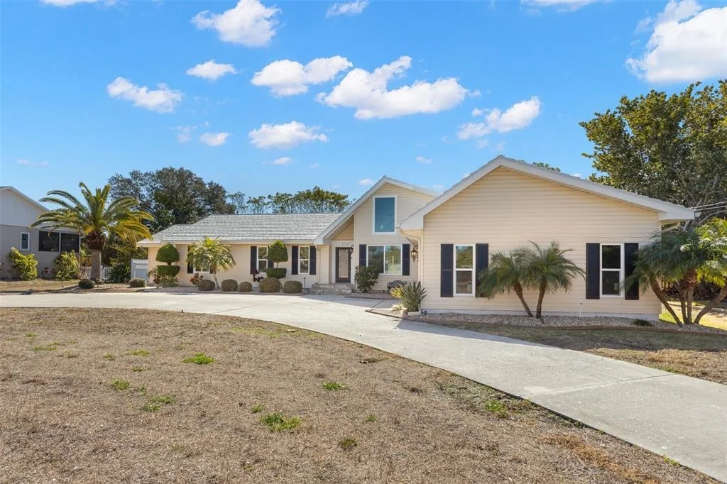 Photo of 2138 BAYOU DRIVE