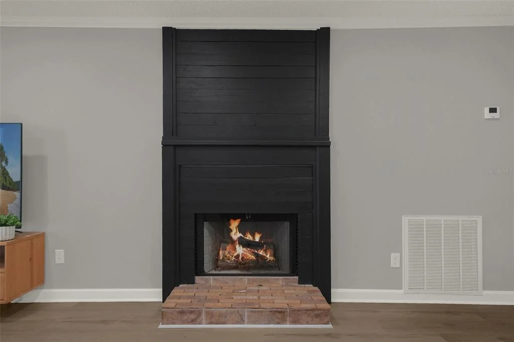 Photo of 9627 HIDDEN OAKS CIRCLE