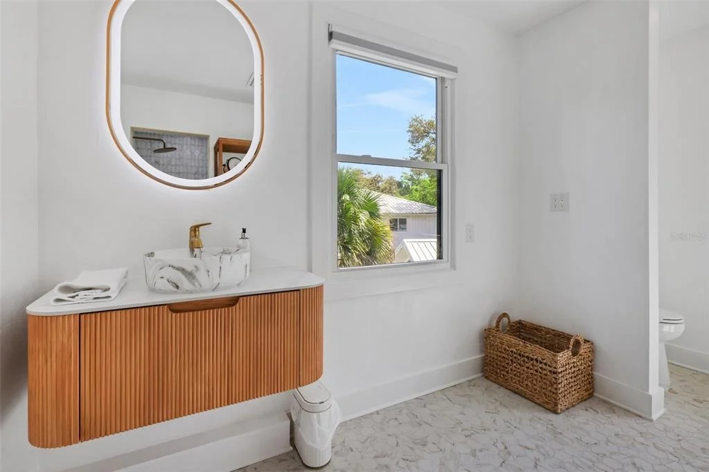 Photo of 39 E PARK AVENUE