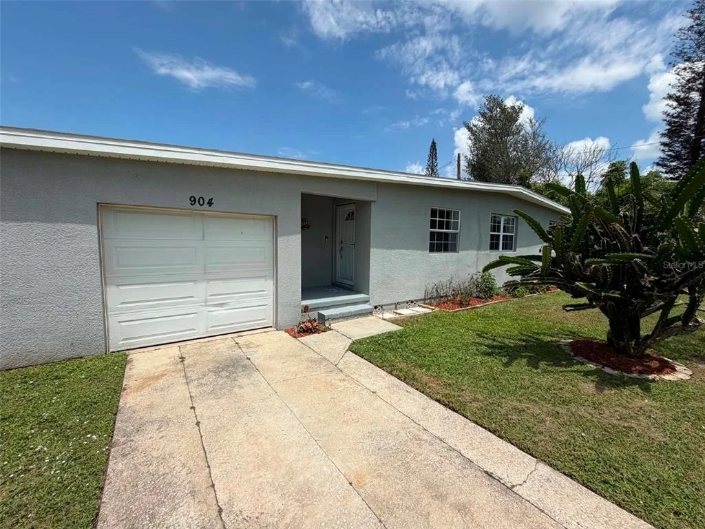 Photo of 904 KENSINGTON DRIVE