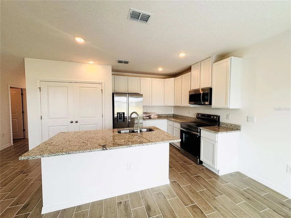 Photo of 616 BROADOAK DRIVE