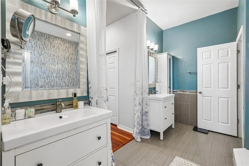 Photo of 1008 ROBINWOOD DRIVE